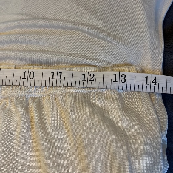 100% Genuine Silk Machine Washable Cream Long Sleeve Two Piece Pajama Set - Picture 15 of 16